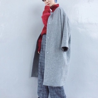 重ね着もざっくりニットも重たく見えない ライトグレーが主役の大人コーディネート キナリノ