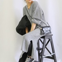 柔らかな大人のモノトーンスタイルに グレーワンピース の着こなしコーデ集 キナリノ