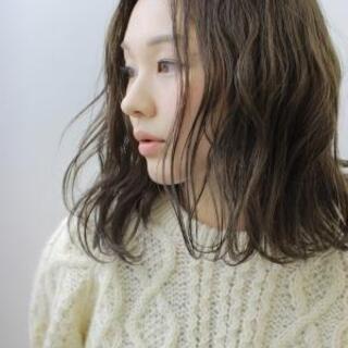 “媚びない柔らかさ”が今の気分。次のカラーは《カーキグレージュ》にしない？