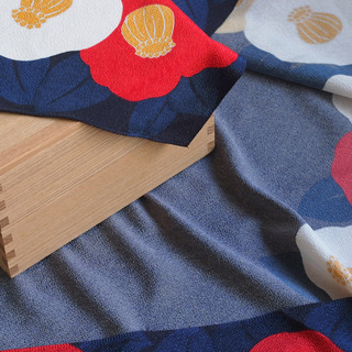 包んで畳んで持ち歩いて。エコな【風呂敷】がある生活を始めてみませんか