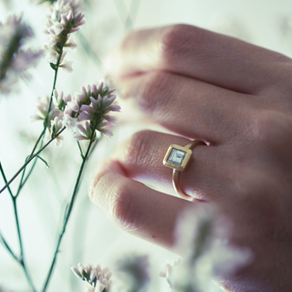 年齢を重ねた「手」と上手に向き合う。今のあなたに“しっくり”くる指輪の選び方