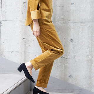 シルエットやディテールが上級者のカギ。「パンツ」で女性らしさを出す方法