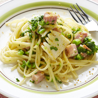 旬の食材たっぷりの「春パスタレシピ」&うららかな季節に似合う「パスタ皿」