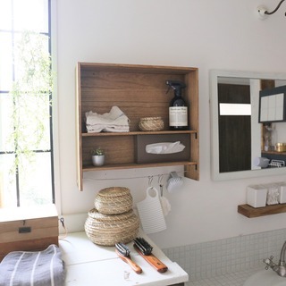 100均アイテムでも作れる！スペースに合わせて作る「ドレッサー」DIYレシピ