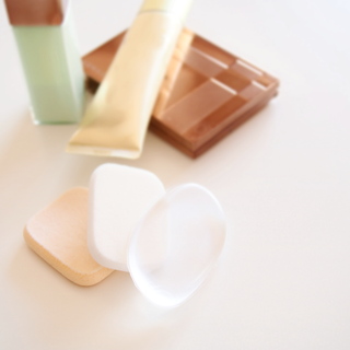 水で濡らす?洗剤で洗う?ファンデーションスポンジの正しい使い方Q＆A