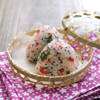ポカポカ陽気に誘われて…♪ピクニックで食べたい！楽しい＆美味しい“おにぎりレシピ”