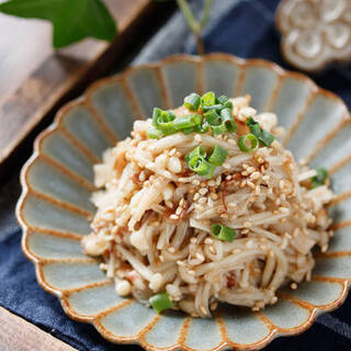 【巻く・和える・炒めるetc.】ヘルシー食材“えのき”を使ったアレンジレシピ15選！