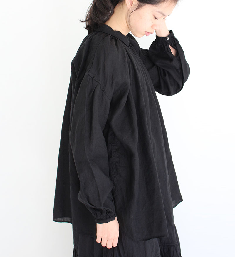 メンズっぽくならないためには 大人の 黒シャツ コーディネートレッスン キナリノ