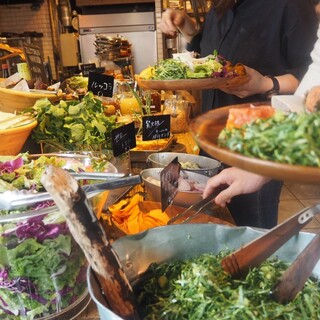 たっぷり食べて、おなかも心も大満足♪東京都内「サラダ」の美味しいお店