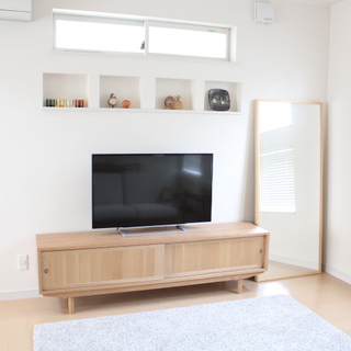 テレビをお部屋になじませるには？『テレビボード』の選び方とレイアウト例