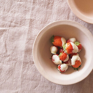 媚びない可愛さ。食卓を華やかにしてくれる【ピンク色】の食器たち