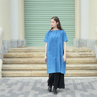 空の色、海の色。今年の夏は「ブルー」を着たい