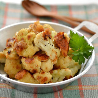 ゆでる、焼く、生で？カリフラワーのおいしい食べ方＆人気レシピ