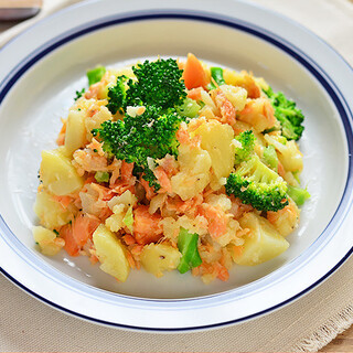 残りがちな鮭フレークがごちそうに♪ お手軽《鮭フレーク》を使ったレシピ集