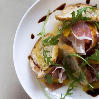 どう使い分ける？《黒酢・バルサミコ酢・りんご酢》の効果＆アレンジレシピ