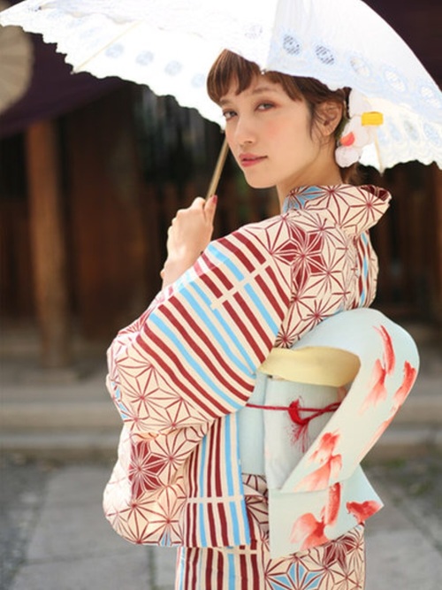 しっとり風情ある装いで。知っておきたい「浴衣・夏着物」での立ち居振る舞いと心がけ キナリノ