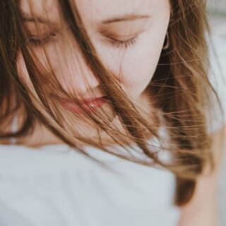 パソコンやスマホの見過ぎかも…ちょっとした事で楽になれる「疲れ目ケア」