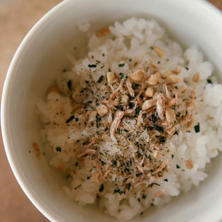 【ふりかけ】でいつものごはんをもっと美味しく♪自家製レシピとおすすめアイテム