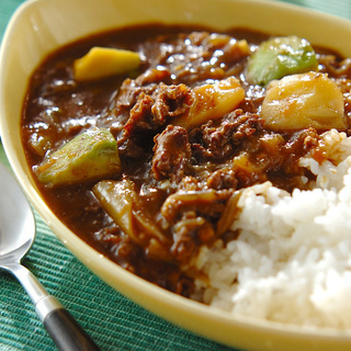 暑い夏に食べたくなる！スパイシーな＜夏カレー＞レシピ