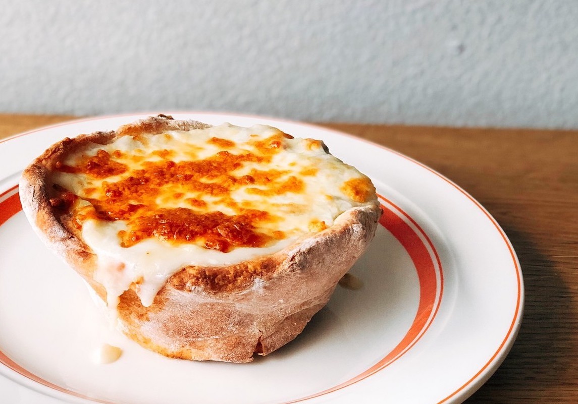 とろーりチーズがあふれだす 美味しい シカゴピザ はいかがでしょう キナリノ