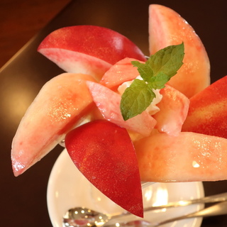 とびきりおいしい朝採り桃がパフェ、ジェラート、パスタに♪農園直営カフェなど8選＠山梨県