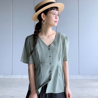 日よけにもコーデのアクセントにも。真似したくなる《夏の帽子コーデ》集