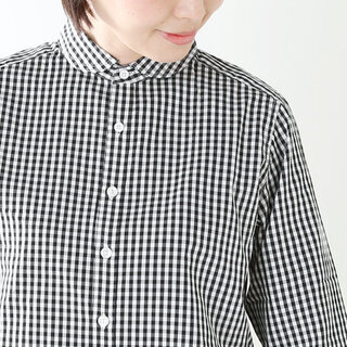 旬のコーデは襟元で決まる！「ネック」の形で印象に残るスタイルを作ろう