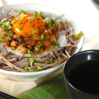 "ざるそば"だけじゃない。アレンジ簡単な「夏の冷たいお蕎麦」レシピ