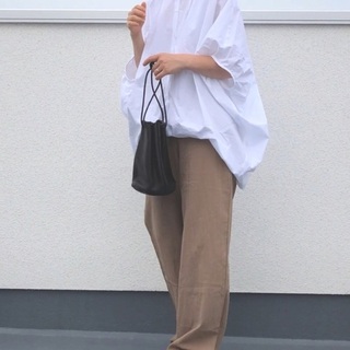 どんなボトムと相性がいい？【ふんわりブラウス】でつくるリラックスコーデ