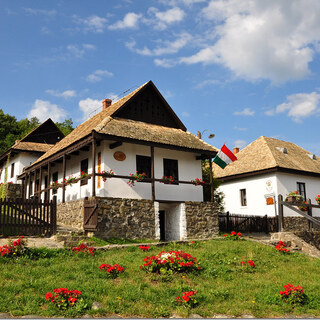 ハンガリーで最も美しい村を訪れませんか?山間部に佇む世界遺産・ホッロークーの見どころ