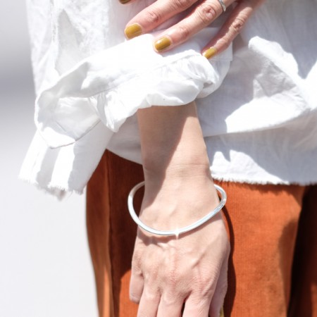 シルバーアクセ を纏って作る エッジの効いたクールな装い キナリノ