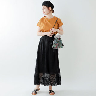 「黒ボトム」のコーデどうしてる？定番だからこそ単調にならない着こなしを