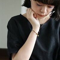 アンティークのような質感にときめく 真鍮アクセサリー が作り出す大人の装い キナリノ