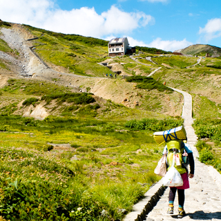 《週末山登り》のススメ。プチプラでも揃う登山グッズや事前準備・知識まとめ