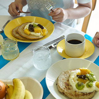 パッと華やか、心が弾む。「北欧食器」で彩るテーブルコーディネート