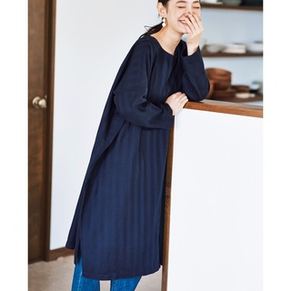 カジュアルも、リラックスも。「紺色（ネイビー）」でつくる大人コーデ