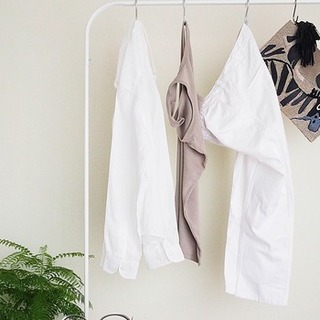 夏物衣類の「黄ばみ・黒ずみ」どうする?すっきり落として来年も気持ちよく!