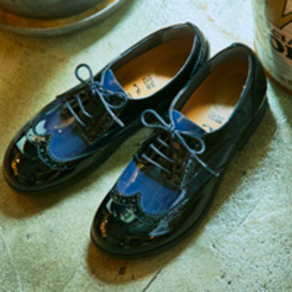 サンダルだけじゃない！“ビルケン”の名品レザーシューズで快適な足元へ