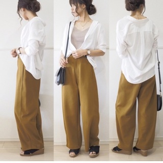 今注目のアイテム！ユニクロ「カーブパンツ」のナチュラルな着こなし