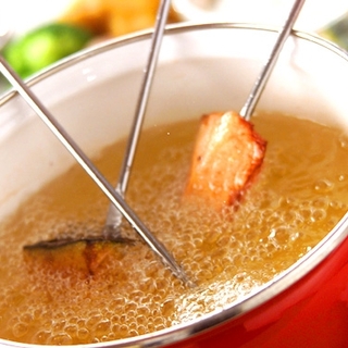 意外にヘルシー！野菜が甘くなる【オイルフォンデュ】でアツアツ晩ごはん♪