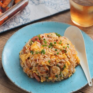 冷蔵庫にあるものが活躍する!「チャーハン」のバリエーションレシピ