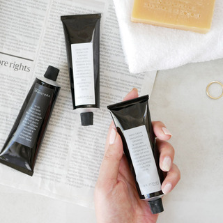 お肌の水分を逃がさない◎冬の乾燥から守るハンドクリームとケア方法をおさらい＊