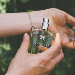 洋服、しぐさが凛とする《大人の清潔感のまとい方》大切な8項目