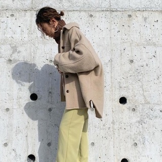 マンネリコーデから脱出！旬な大人コーデには「カラーパンツ」を取り入れて♪ 