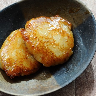 もちもち好きにはたまらない！野菜で作る♪ヘルシー「根菜餅レシピ」28 選