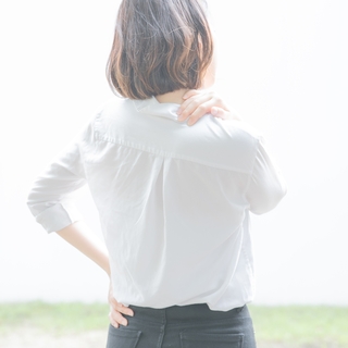 肩甲骨まわり、凝っていませんか？ほぐすことで期待できること＆緩和ストレッチをご紹介
