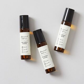 いつも傍に置いておきたい。私を整えてくれる《お守りコスメ》たち