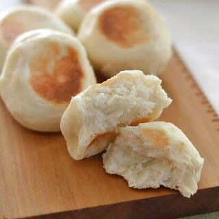 ふわっとして手が止まらない！フライパンで作れる〈パン＆フォカッチャ〉レシピ集