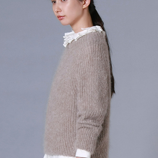 程よい甘さが素敵＊「フリルネックアイテム」でつくる大人のレイヤードコーデ