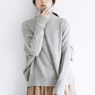 どんなテイストにも着こなせる＊大人の「グレーニット」着回し参考コーデ集